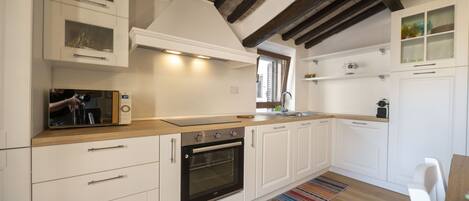 Refrigerador, microondas, horno y lavavajillas