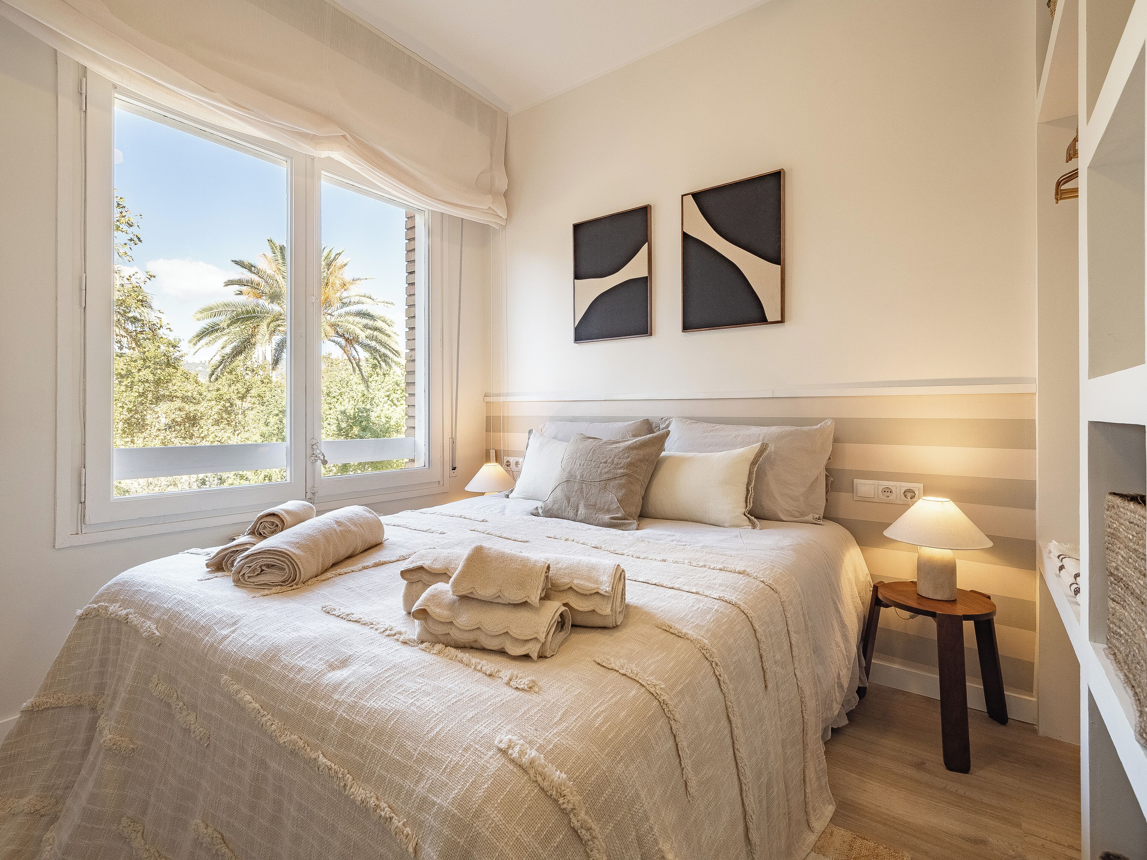 5 عدّة غرف نوم ومكواة/لوح كي وواي فاي وملاءات أسرّة