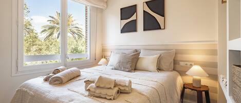 5 عدّة غرف نوم ومكواة/لوح كي وواي فاي وملاءات أسرّة