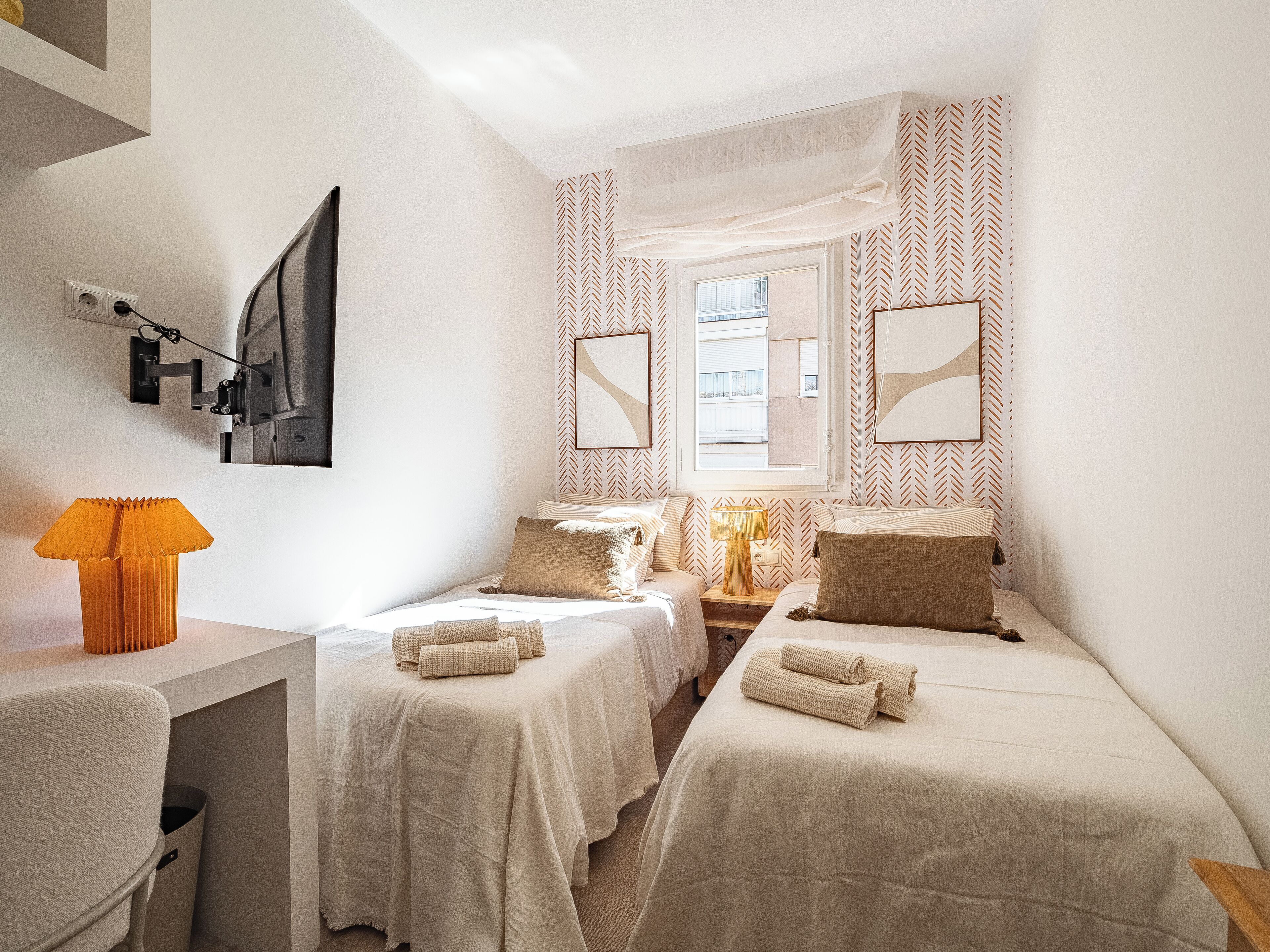 5 chambres, fer et planche à repasser, Wi-Fi, draps fournis