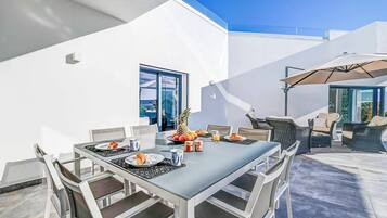 Villa (4 Bedrooms) | Exteriör