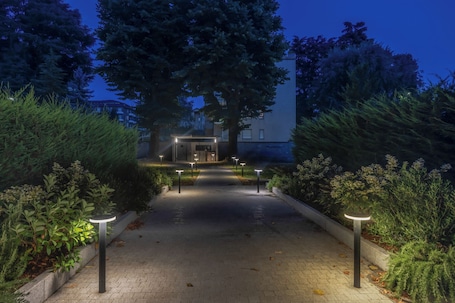 Charming Garden Hideaway in Como by Rent all Como