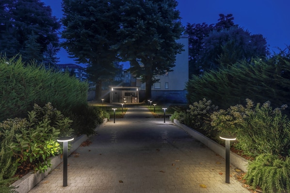 Exterior - Charming Garden Hideaway in Como by Rent all Como (Como)