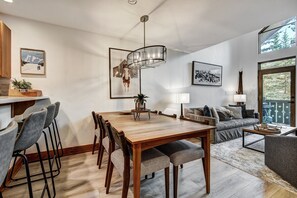 Condo, 3 Bedrooms | Interior