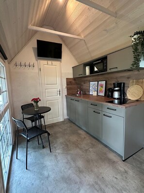 Fridge, toaster