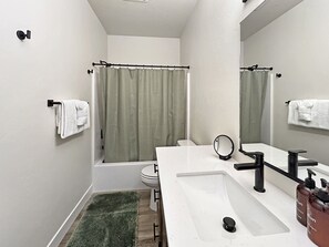 House, 3 Bedrooms | Bathroom - Founders Retreat Rest Reflect Revere 3 Bedroom Home (Grand Junction)