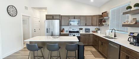 House, 3 Bedrooms | Private kitchen