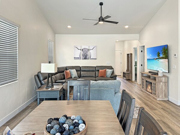 House, 3 Bedrooms | Living area