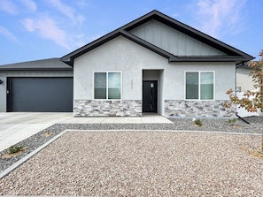 House, 3 Bedrooms | Exterior