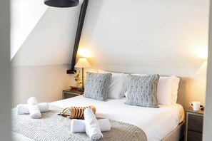 6 habitaciones, escritorio y tabla de planchar con plancha 