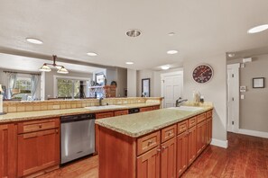 Villa, 3 habitaciones | Cocina privada | Frigorífico, horno y cafetera o tetera