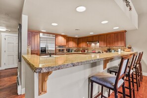 Private kitchen - Spacious Elegance-Kirkwood-Timber Ridge 3 Bedroom 3 Residence (Kirkwood)