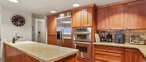 Villa, 3 Bedrooms | Private kitchen | Fridge, oven, coffee/tea maker