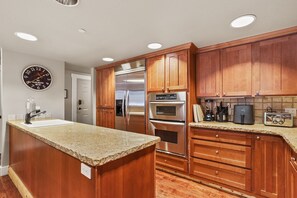 Vila, 3 kamar tidur | Dapur pribadi | Lemari es, oven, dan mesin pembuat kopi/teh