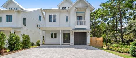 House, 5 Bedrooms | Exterior