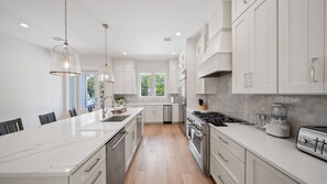 Casa, 5 habitaciones | Cocina privada | Refrigerador, horno, cafetera y tetera y tostadora 