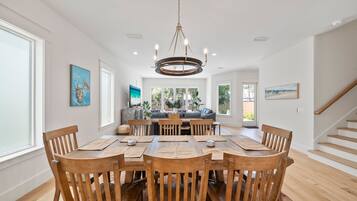 House, 5 Bedrooms | Dining
