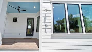 House, 5 Bedrooms | Exterior detail