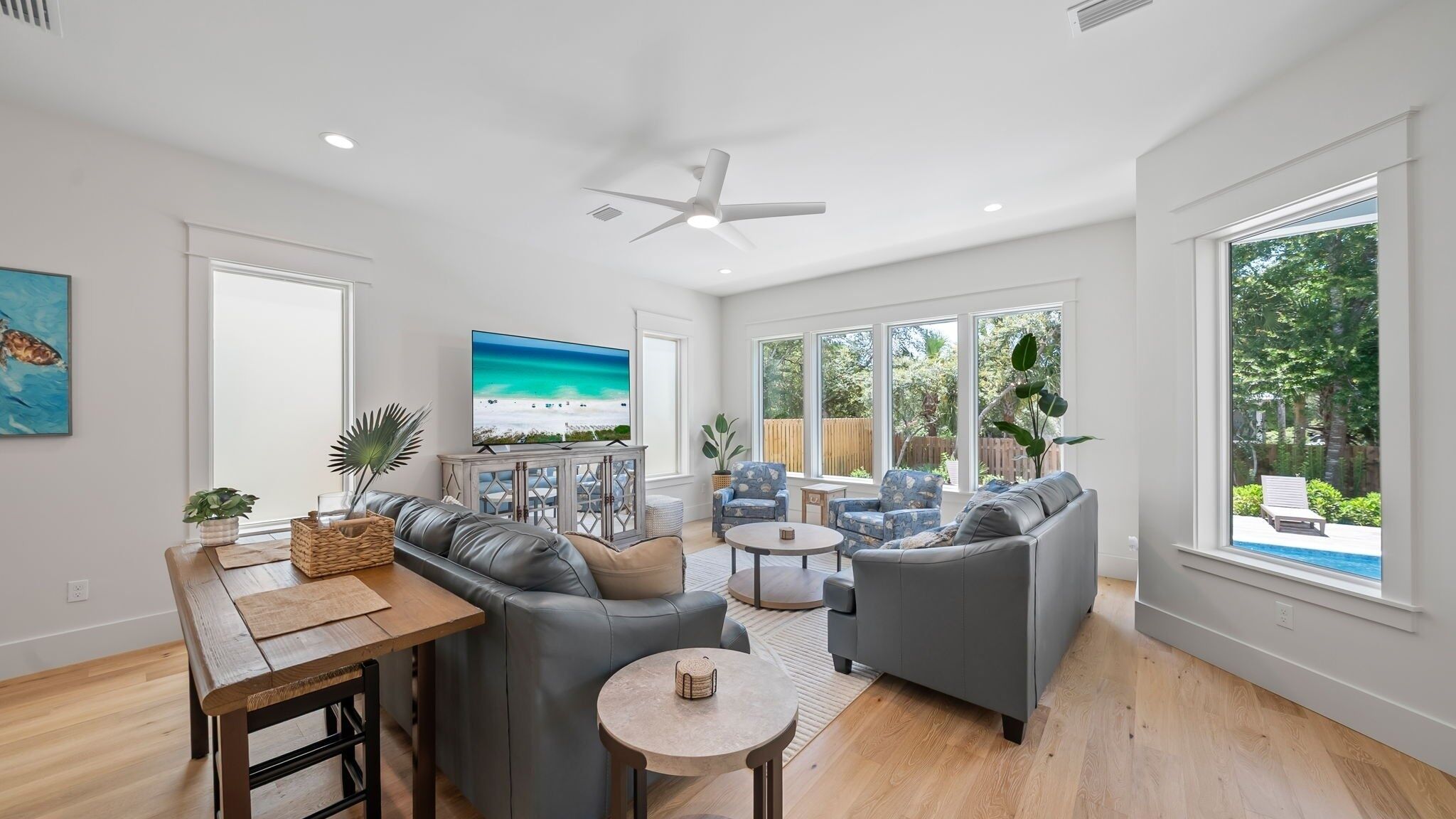 House, 5 Bedrooms | Living area