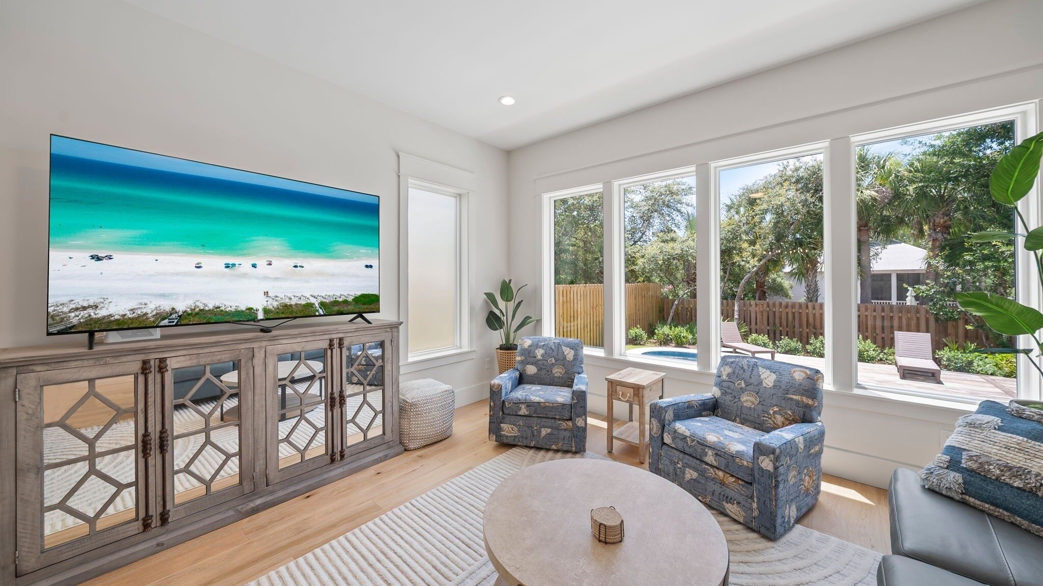 House, 5 Bedrooms | Living area