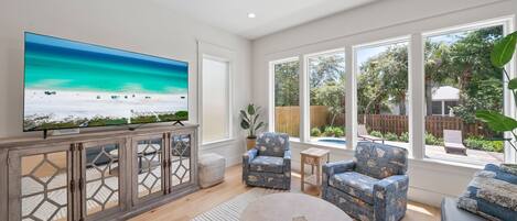 House, 5 Bedrooms | Living area