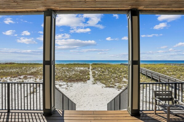 Property grounds - Beautiful Gulf Front Family Getaway with Stunning Views of the Gulf! (Navarre Beach)