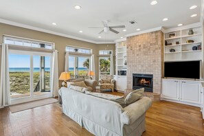TV, fireplace - Beautiful Gulf Front Family Getaway with Stunning Views of the Gulf! (Navarre Beach)