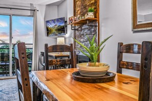 Condo, 2 Bedrooms | Dining