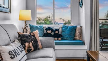 Condo, 2 Bedrooms | Living area