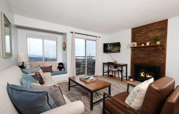 Condo, 2 Bedrooms | Living area | Smart TV