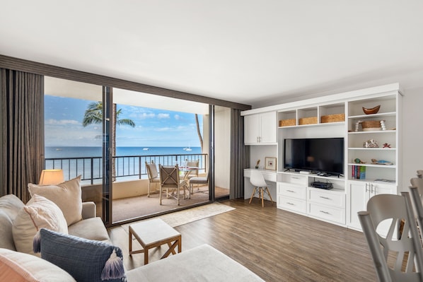 Living area - Sugar Beach Resort, #421 1 Bedroom Condo (Kihei)