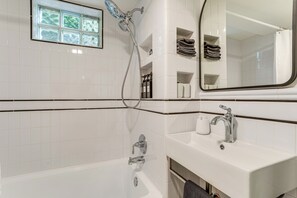Apartment (1 Bedroom) | Interior - Walkable Apt w/ Off-street Parking in Cheesman! (Denver)