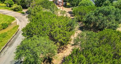 6 Mi to Granbury City Beach Park: Apt w/ Veranda!