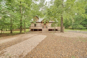 House (3 Bedrooms) | Interior - Pets & Families Welcome: Secluded Broken Bow Cabin (Broken Bow)