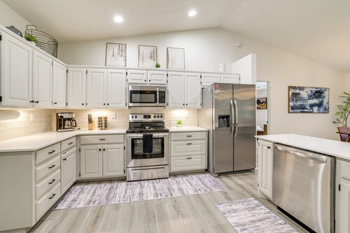 Bike, Golf, Swim: Modern Bella Vista Home w/ Deck!