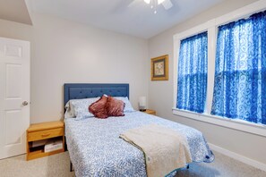 Apartment (3 Bedrooms) | Interior - Walk to Main Avenue: Cozy Unit in Warrenton (Warrenton)