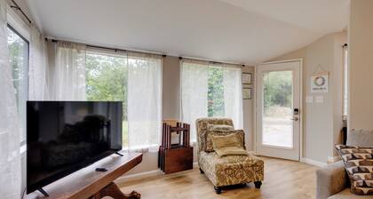 Walk to Main Avenue: Cozy Unit in Warrenton