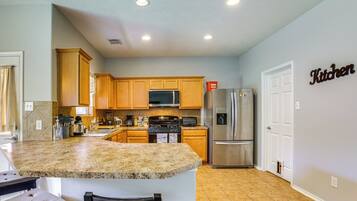 House (4 Bedrooms) | Interior