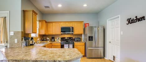 House (4 Bedrooms) | Interior