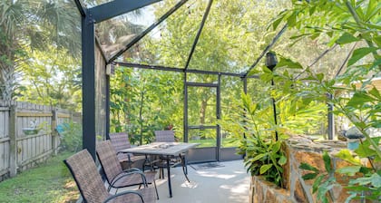 Private Backyard Oasis: Cocoa Family Home!