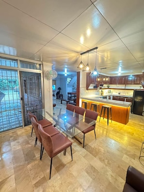 Dining - House B 3BR w/arcade fooseball along Commonwealth (Quezon City)