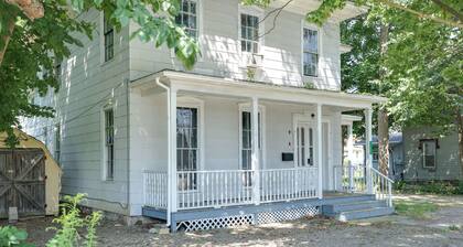 Walk to Town: Bath Apt Near Keuka Lake Wine Trail