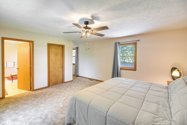 House (3 Bedrooms) | Interior