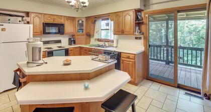 Family Home w/ Game Room! 1 Mi to Dale Hollow Lake