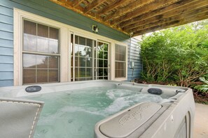 Apartment (3 Bedrooms) | Interior - 1 Mi to Wisp Resort: Hot Tub Haven in Mchenry! (McHenry)