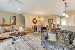 Apartment (3 Bedrooms) | Interior - 1 Mi to Wisp Resort: Hot Tub Haven in Mchenry! (McHenry)