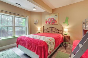 Apartment (3 Bedrooms) | Interior - 1 Mi to Wisp Resort: Hot Tub Haven in Mchenry! (McHenry)