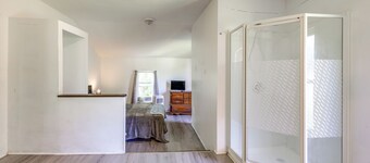 8 Mi to Keuka Lake: Walkable Apartment in Bath