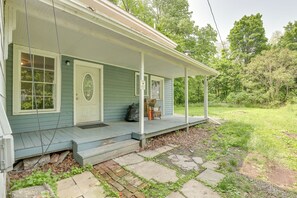 Interior - 8 Mi to Keuka Lake: Bath Apt w/ Remote-work Perks! (Bath)
