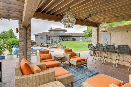 Outdoor Oasis: Luxe Flat in Mt Horeb!